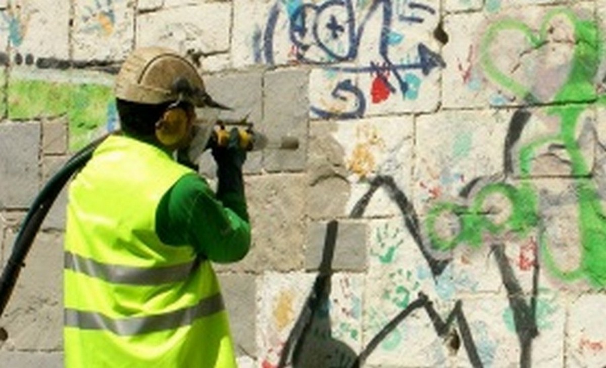 sablage-au-jet-de-sable-montreal-sandblast-graffiti