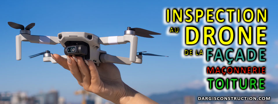 Inspection par drone de la façade, la maçonnerie et la toiture avec un ingénieur